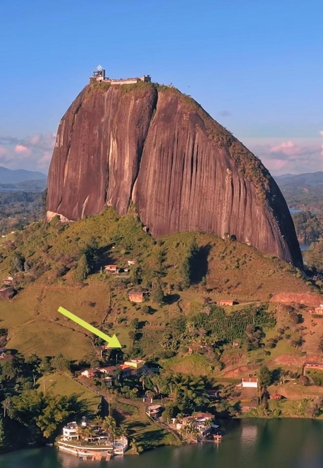Descanso Bajo La Piedra Del Penol Гуатапе Екстер'єр фото